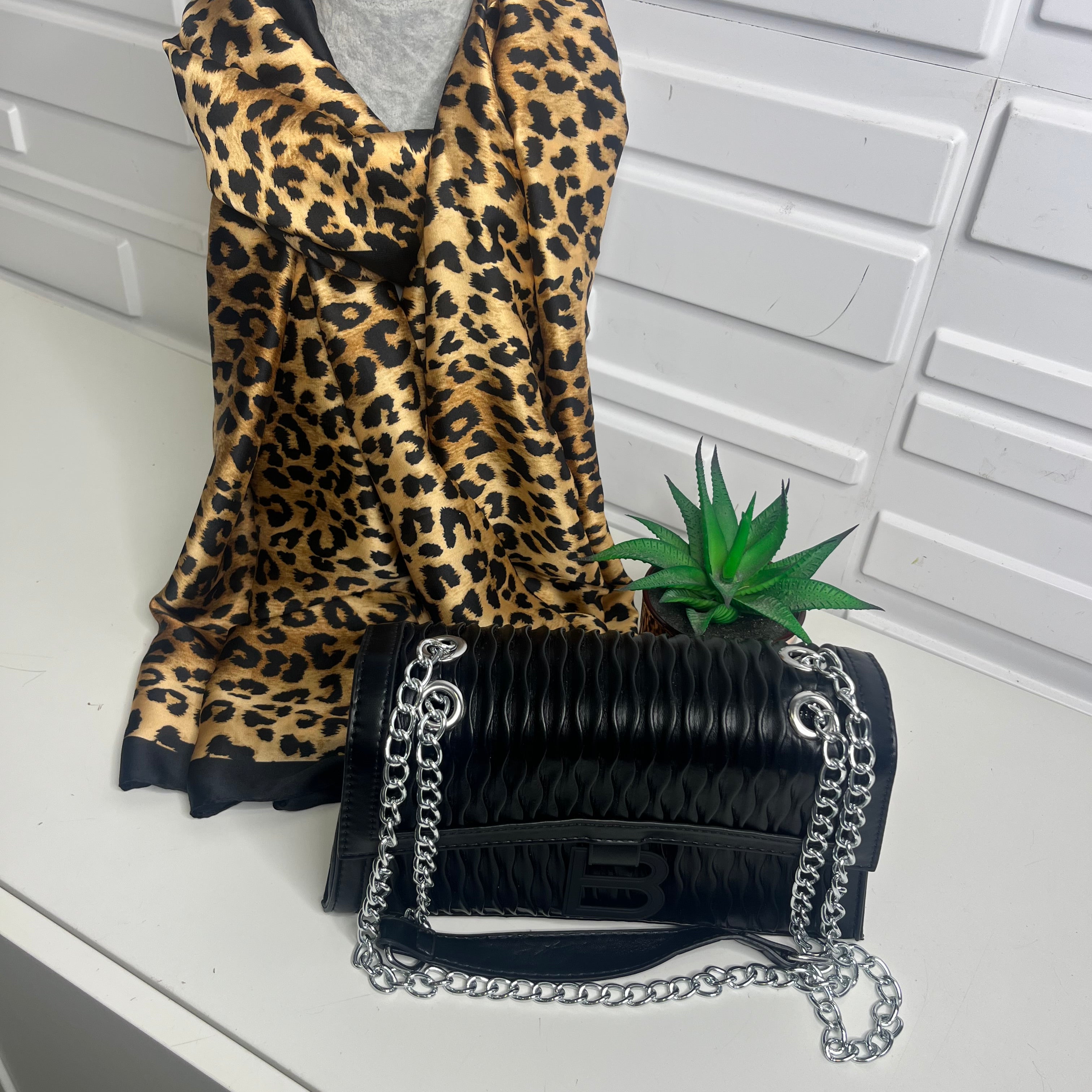 Leopard Silk Feel Scarf