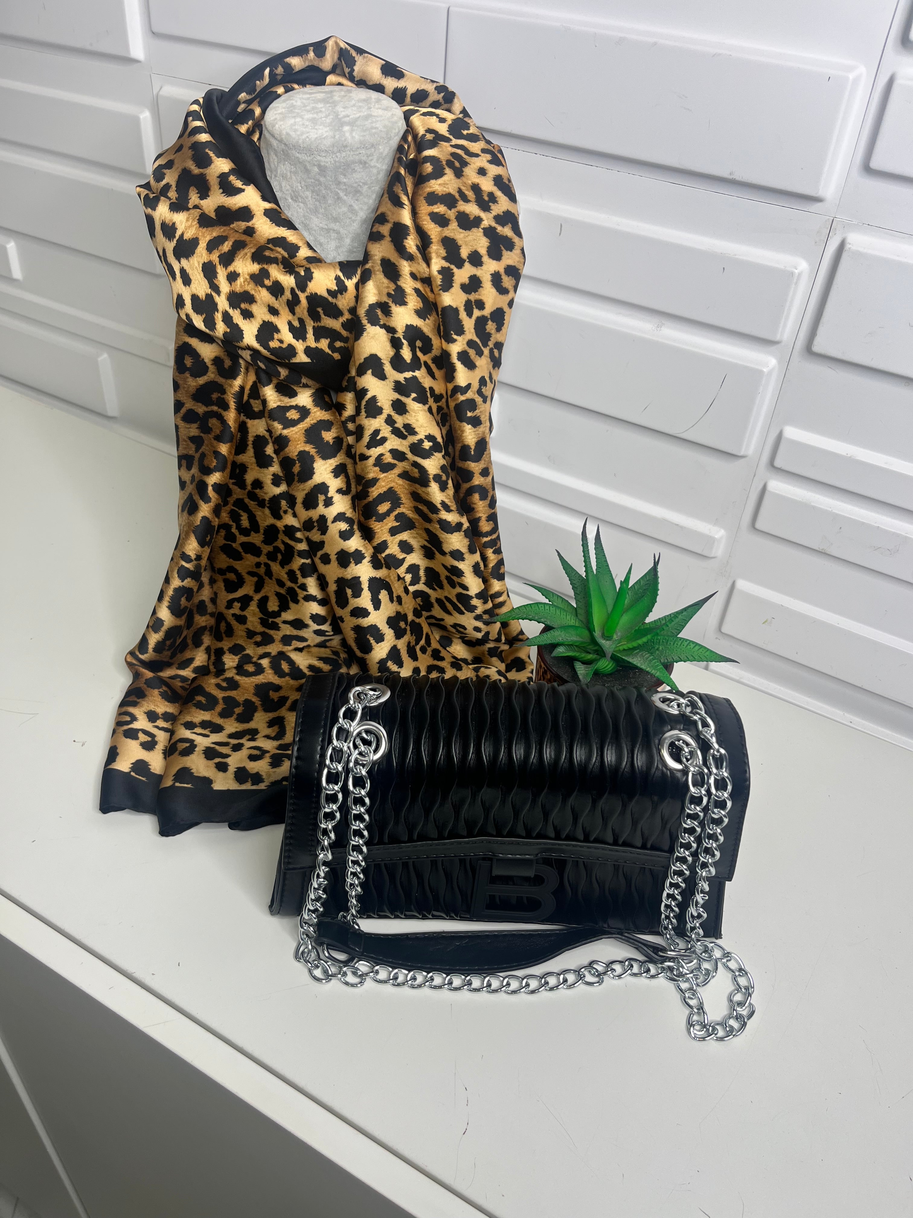 Leopard Silk Feel Scarf