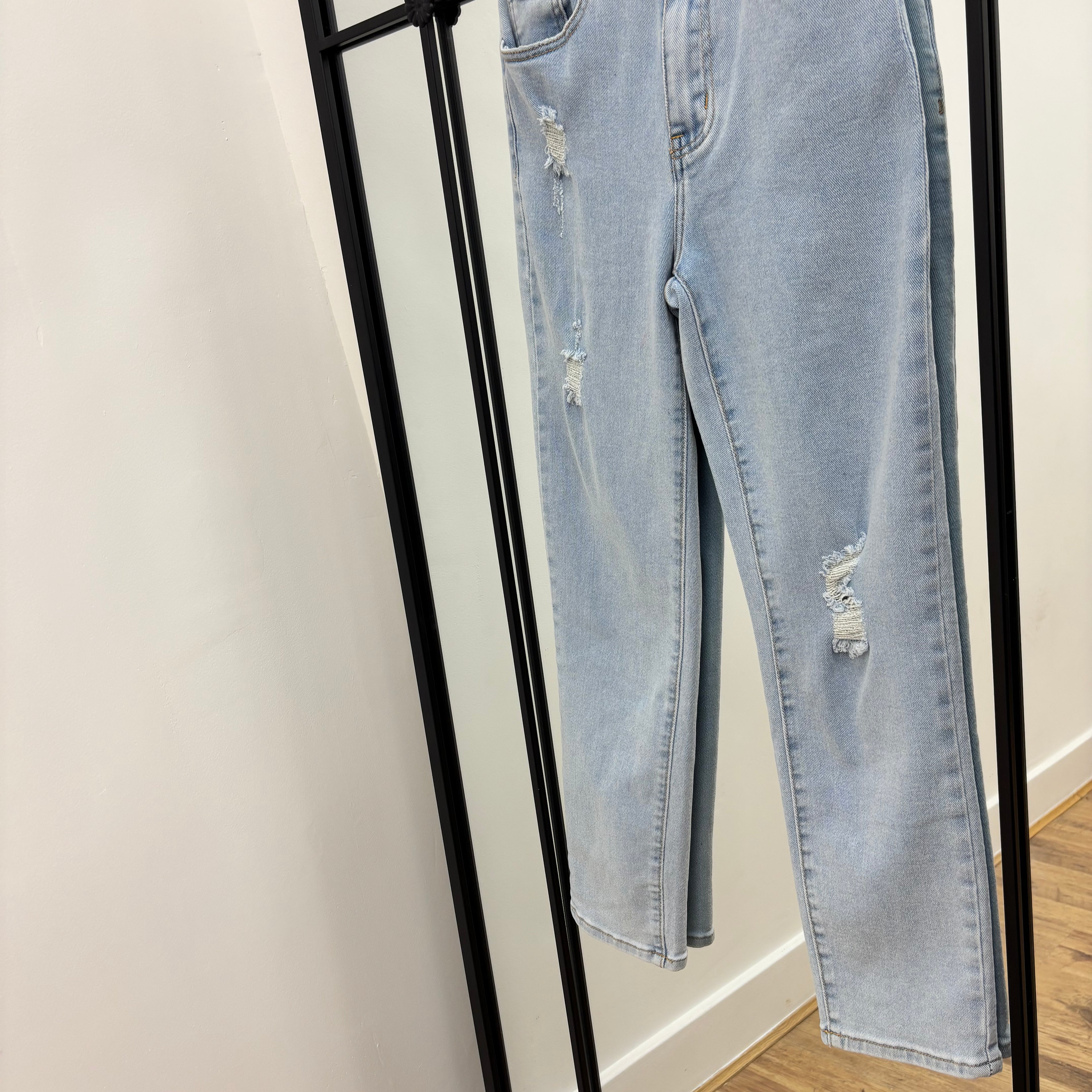 Ankle Grazer Distressed Jean
