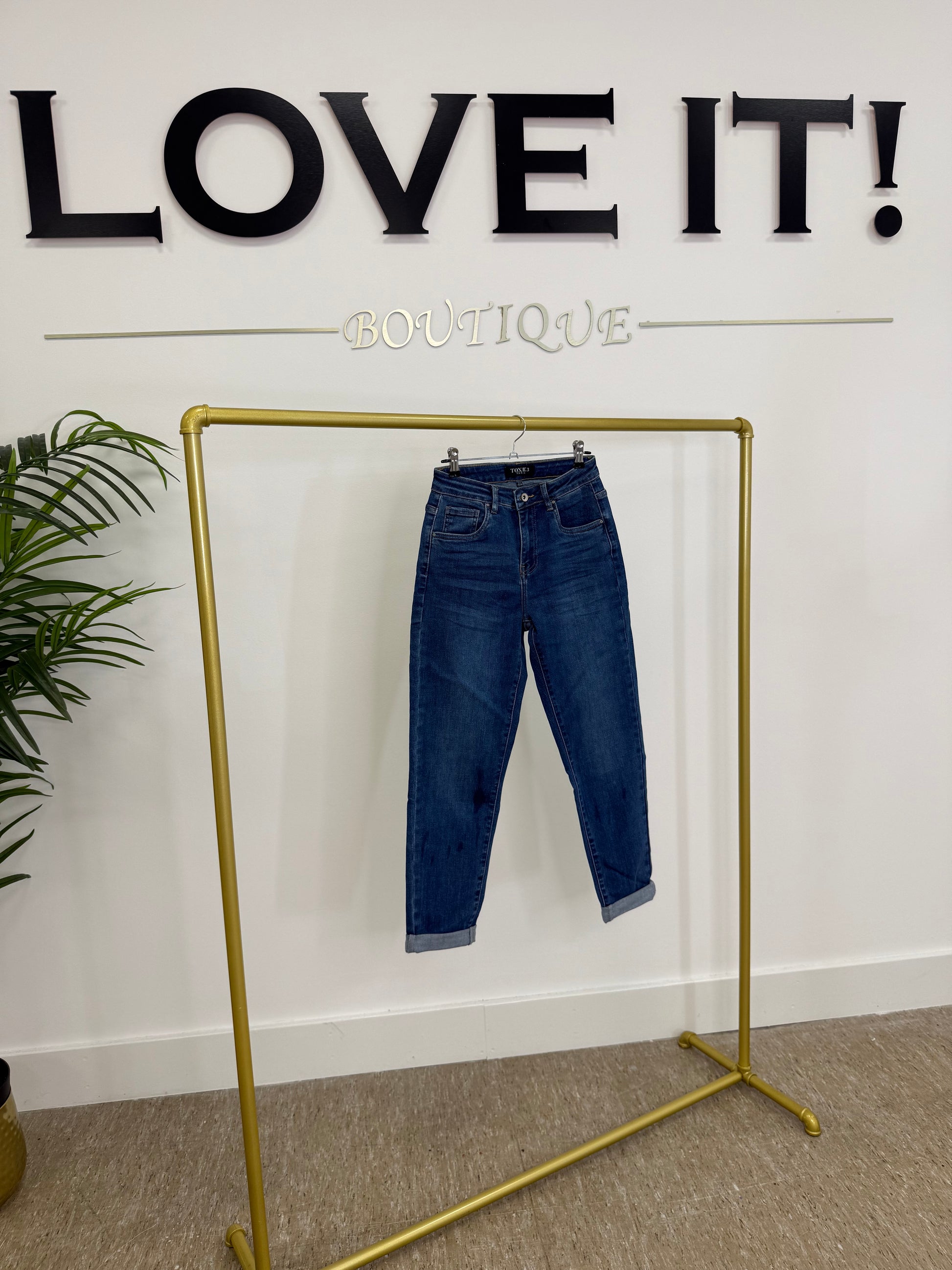 Toxic Boyfriend Jeans (recommend size down)