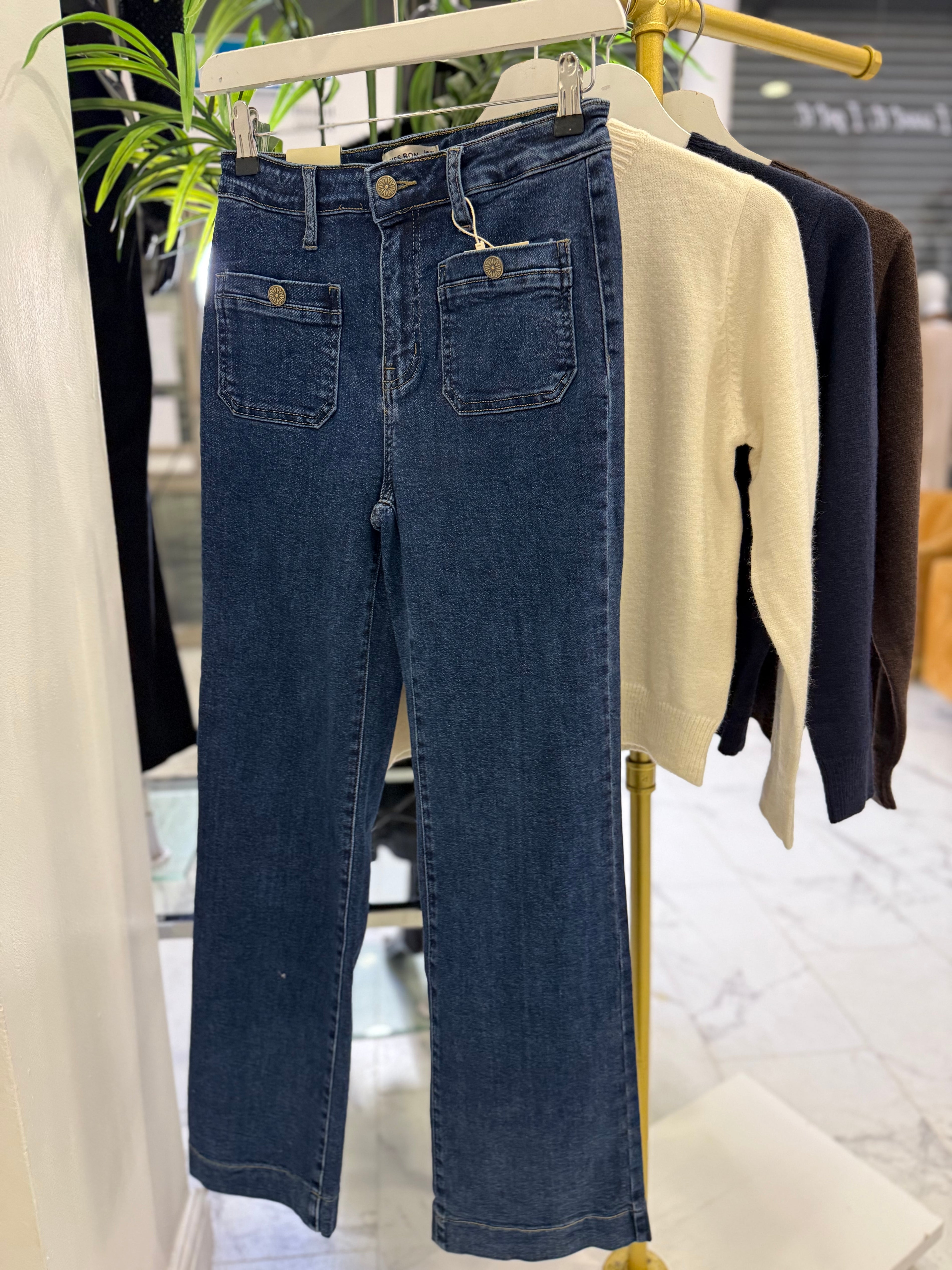 Patch Pocket Wide Leg Stretch Jean (Recommend size down)